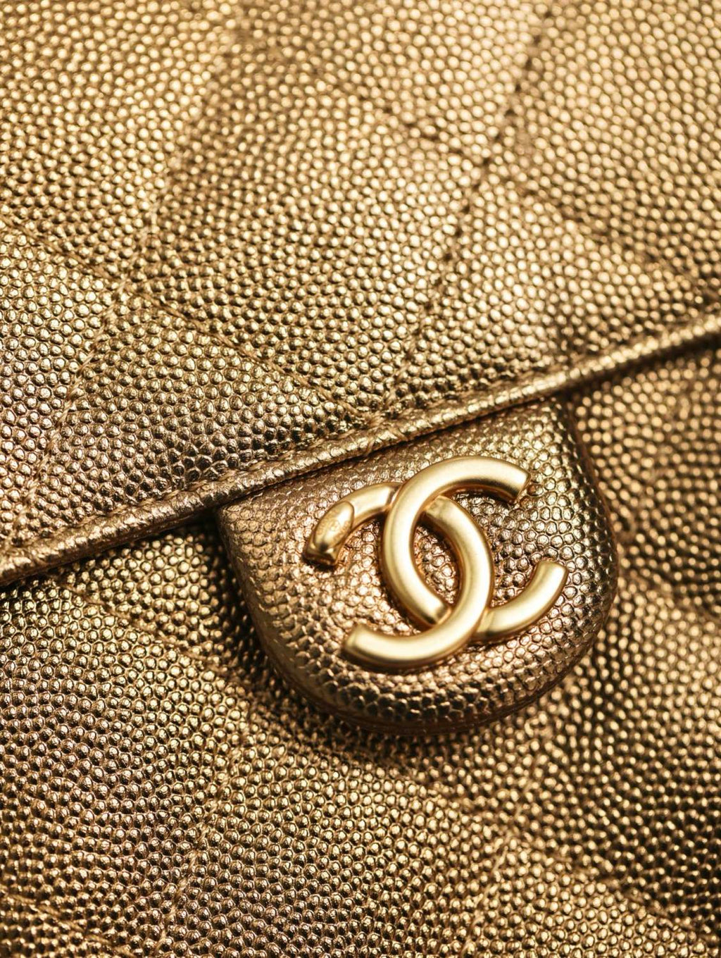 Chanel 25C Women's Classic Double C Logo Solid Color Cowhide & Leather Tote Shoulder Bag Bags Metallic-colored Leather Tends To Fade Easily #77139