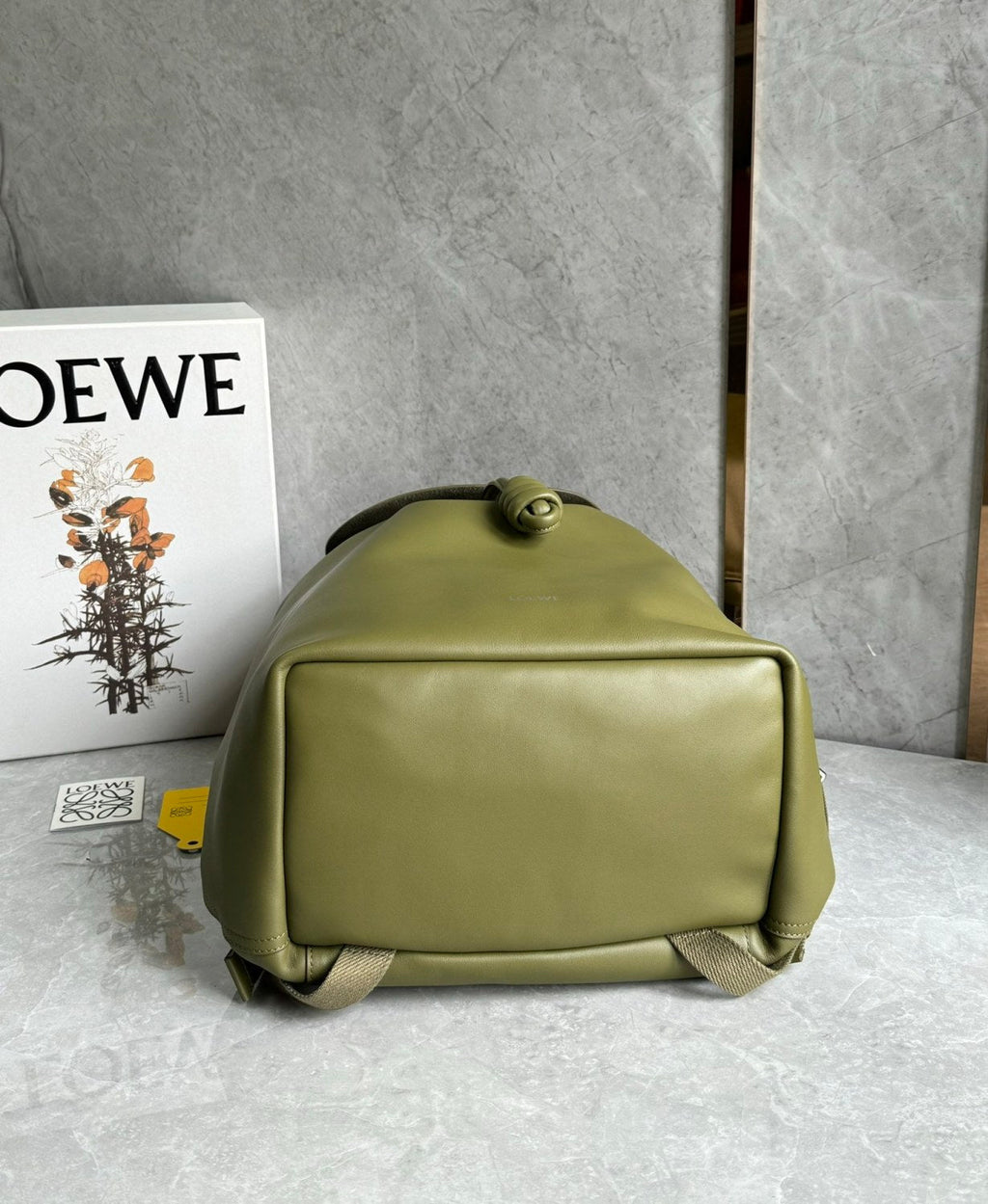 Loewe Flamenco Men's Solid Color Monogrammed Logo Drawstring Closure Solid Color Soft Cowhide Shoulder Bag Bag #75248