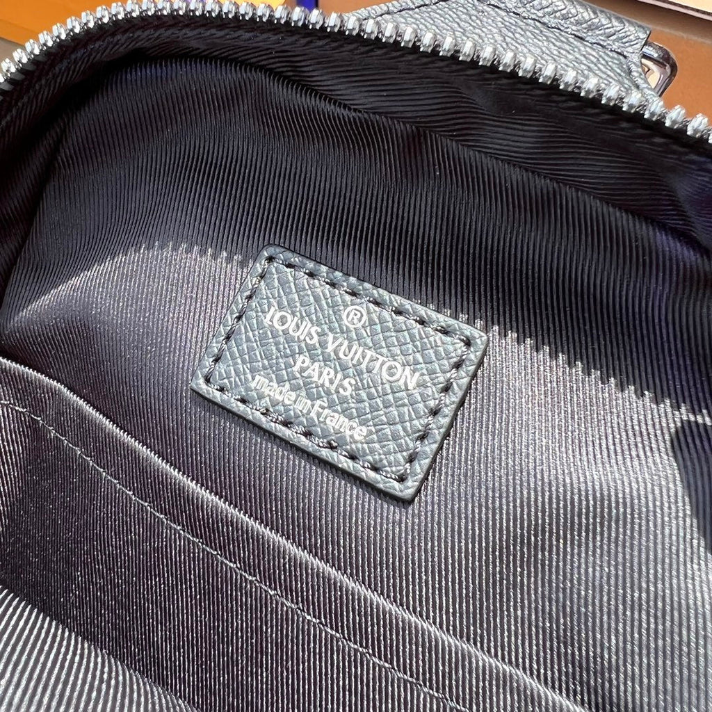 Louis Vuitton Outdoor Men's Black Adjustable Shoulder Strap Zipper Canvas Quilted Leather Monogrammed Shoulder Crossbody Bag Bags #76358