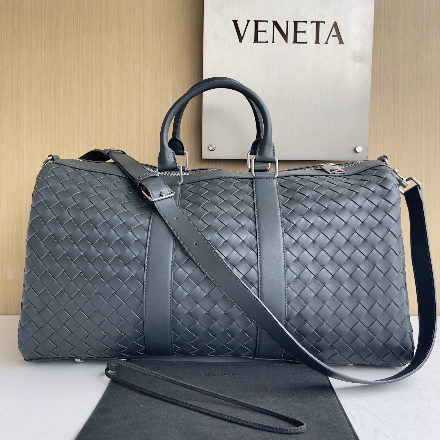 Bottega Veneta Intrecciato Men's Solid Color Adjustable Detachable Shoulder Strap Woven Calfskin Travel Bag #77472