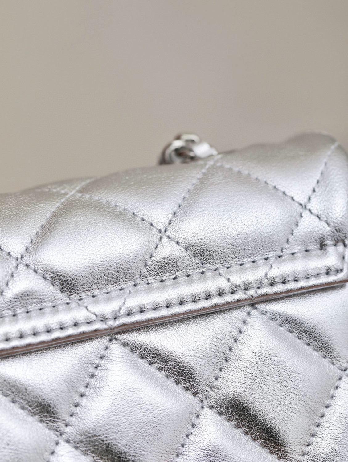 Chanel Women's Solid Color Diamond Pattern Sheepskin Chain Shoulder Strap Crossbody Bag Bags Metallic-colored Leather Tends To Fade Easily #77781